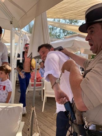 Андрей Богдан в наручниках Андрей Богдан в наручниках