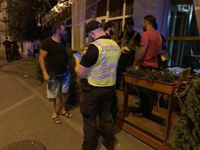В Киеве совладелец кафе успокаивал буянящих посетителей пистолетом