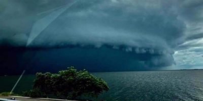 Смертельная стихия: в США из-за урагана эвакуируют более 800 тыс. человек