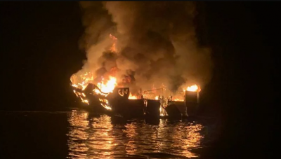 В 18 км от берега загорелось судно / Фото: SBCFireInfo В 18 км от берега загорелось судно / Фото: SBCFireInfo