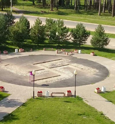 Площадку в виде свастики рабочие обещают оперативно убрать / Telegram-канал Mash