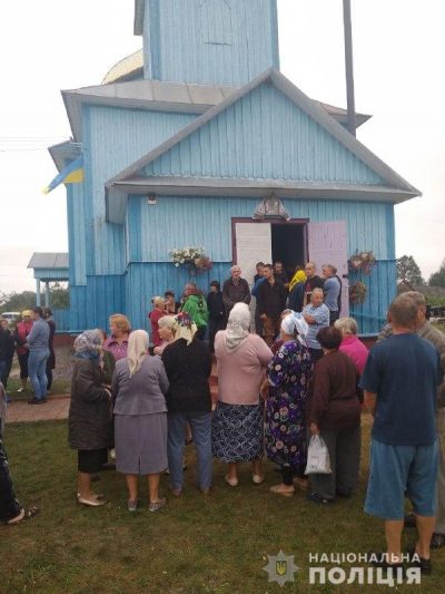 Более полусотни человек подрались возле храма / rv.npu.gov.ua Более полусотни человек подрались возле храма / rv.npu.gov.ua