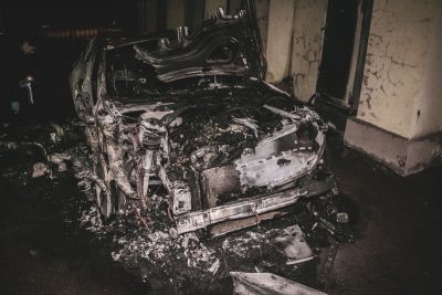 Сгоревшая машина зарегистрирована на невестку экс-главы НБУ - ее тоже зовут Валерия Гонтарева. / Фото Информатор Сгоревшая машина зарегистрирована на невестку экс-главы НБУ - ее тоже зовут Валерия Гонтарева. / Фото Информатор