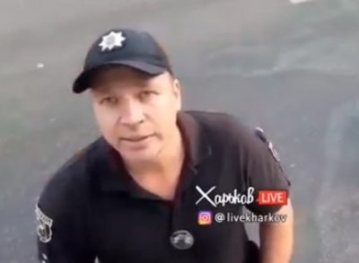 "С*ка, я тебя с битой уложу!": в Харькове коп угрожал водителю: скандальное видео