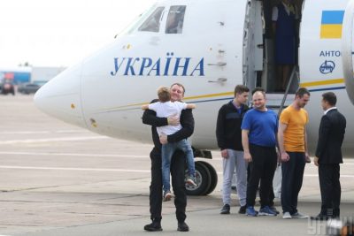 Встреча украинцев в аэропорту Борисполь/ УНИАН