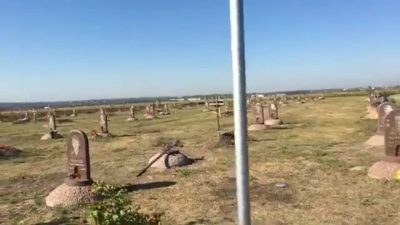 Коммунальщики Днепра сняли флаги с могил погибших бойцов АТО