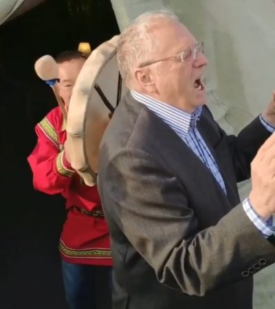 Шаман произвел обряд очищения Жириновского Шаман произвел обряд очищения Жириновского