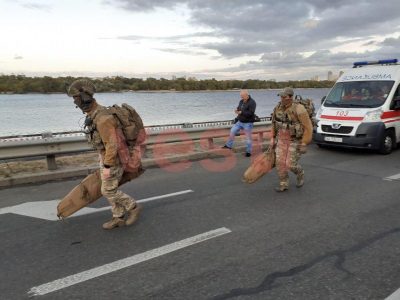 К мосту Метро подтянулись снайперы