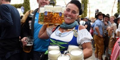 Пиво льется рекой: в Германии грандиозно стартовал Октоберфест