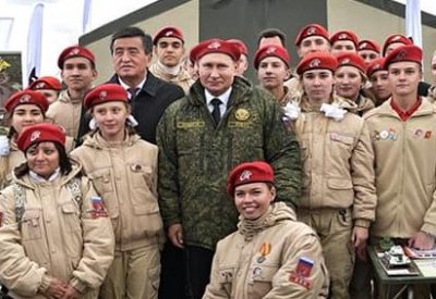 Путин позировал в красном берете