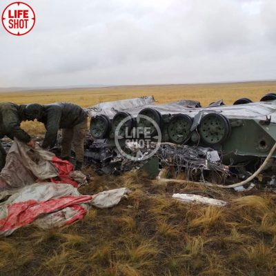 Вдребезги: в РФ с неба падала военная техника, курьезное видео