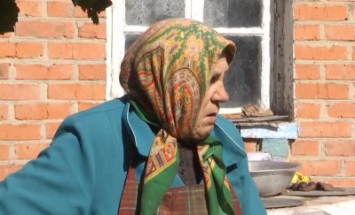 81-летняя женщина вышла замуж за своего двоюродного внука