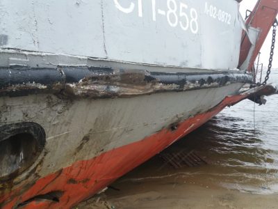 В Якутии на реке Лена столкнулись грузовые теплоходы - Теплоходы столкновение