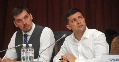 Социологи узнали, сколько украинцев довольны работой Зеленского и премьера: инфографика