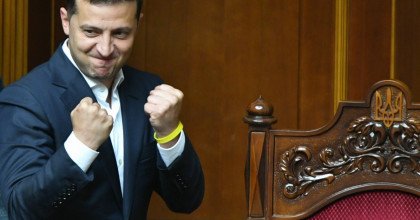 Одни маты: в Слуге народа рассказали о реакции Зеленского на кнопкодавство