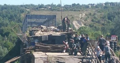 Волонтеры рассказали, как  боевики "ЛНР"  обустраиваются близ Станицы
