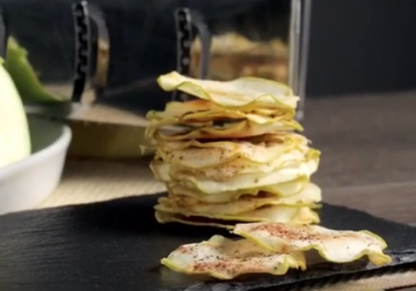 Яблочные чипсы в микроволновке: очень простой рецепт