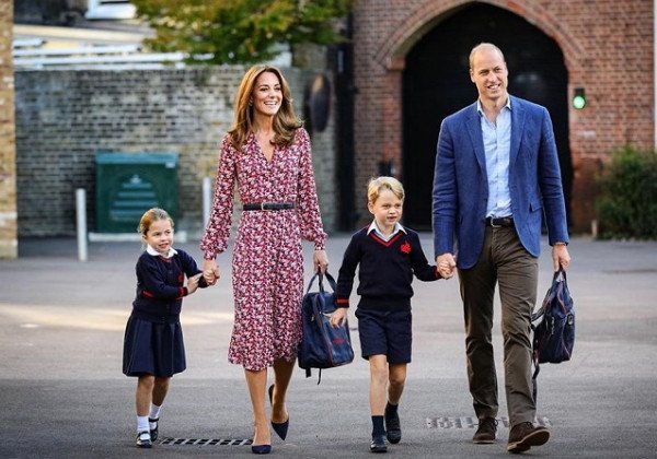 Дочь Кейт Миддлтон Шарлотта впервые пошла в школу  - фото
