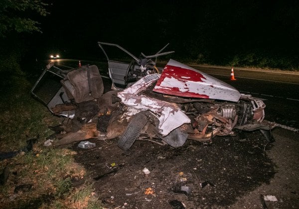 "Советское авто разорвало на две части": под Киевом погибла супружеская пара