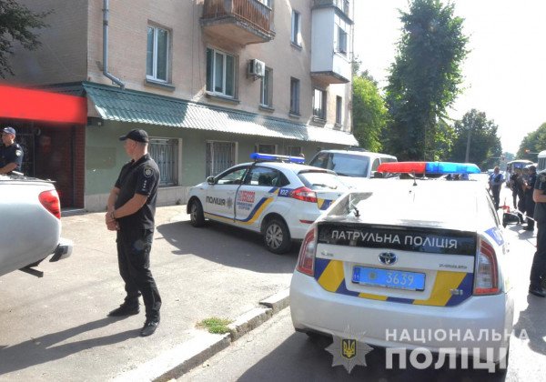 В Житомире банда со стрельбой дерзко напала на копов-инкассаторов