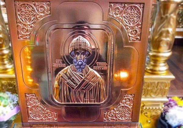 Помогает с жильем, финансами и здоровьем: в Киев везут мощи великого святителя