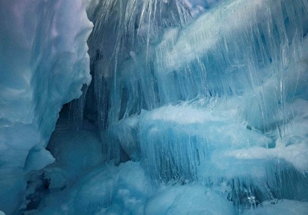 Украинцы нашли в Антарктиде затерянную мистическую пещеру