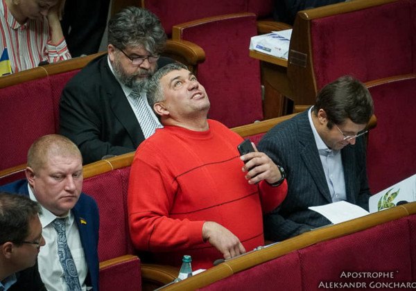 Депутаты не договариваясь устроили флешмоб в Раде: яркие фото