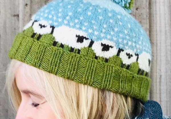 Модные вязаные шапки на осень-зиму 2019-2020 для женщин - 44 фото