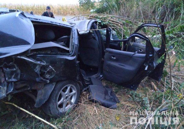 Пьяное ДТП в Хмельницкой области: Ford впечатался в столб, шестеро погибших и пострадавших