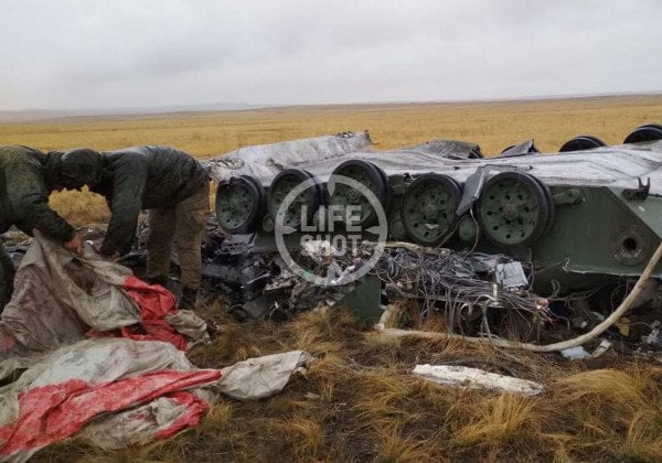 Вдребезги: в РФ с неба падала военная техника, курьезное видео