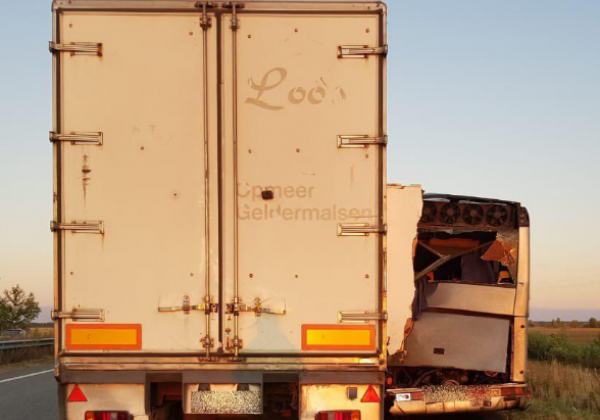 На Киевщине из-за грузовика автобус убил троих мужчин