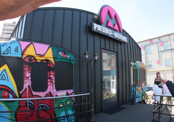 В Киеве открыли первый в мире хостел в вагонах метро: цены и условия