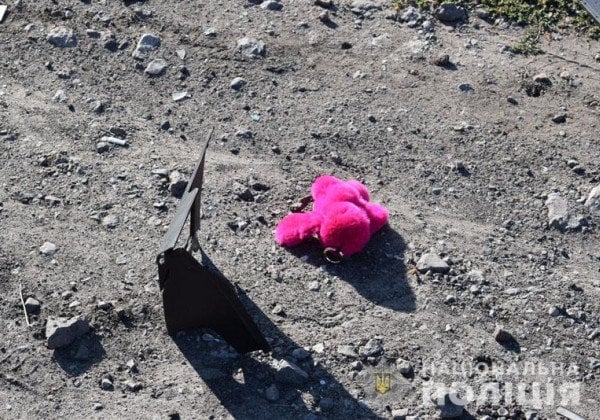 "Маленькая девочка и молодая мать": на Донбассе трагически погибли три человека