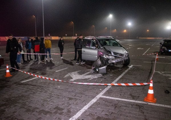 "Пешеходы подлетели на метр": в Киеве водитель плачевно подрифтовал на парковке ТРЦ