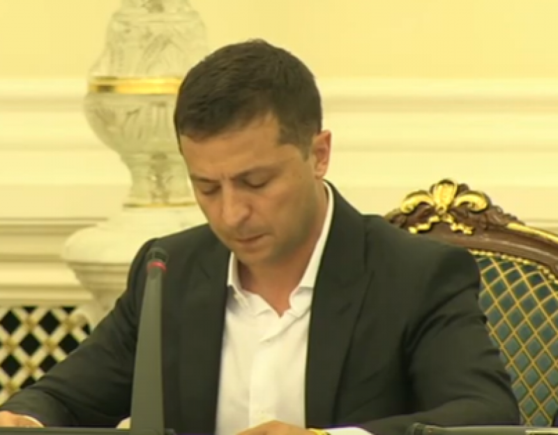 Зеленский поручил Раде отменить мораторий на продажу земли: назначил дату
