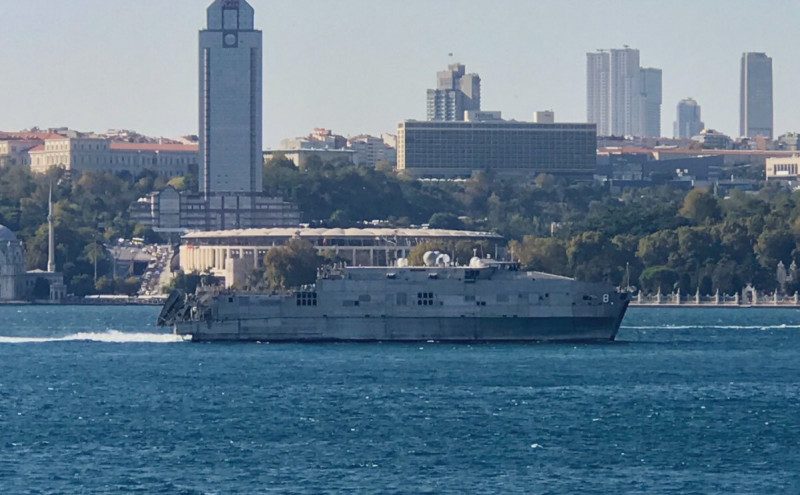 В Черное море зашел скоростной боевой катамаран США