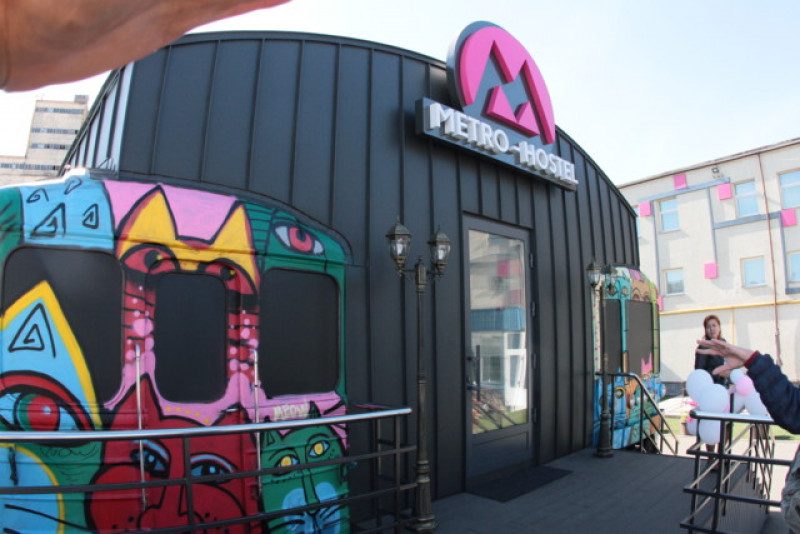 В Киеве открыли первый в мире хостел в вагонах метро: цены и условия