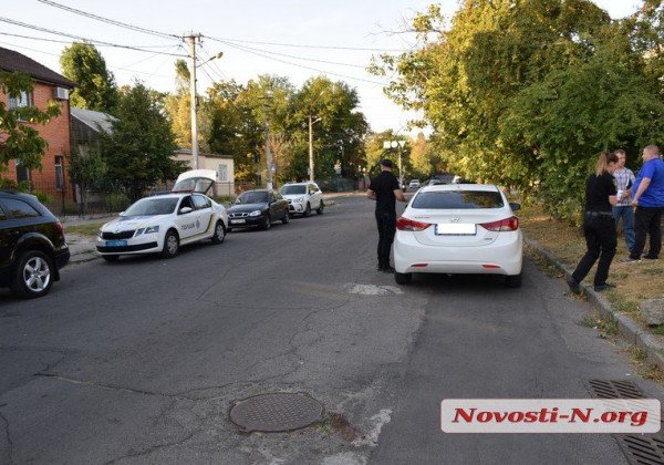 В Николаеве из авто бизнесмена украли около 1 млн гривен, узнали журналисты В Николаеве из авто бизнесмена украли около 1 млн гривен, узнали журналисты