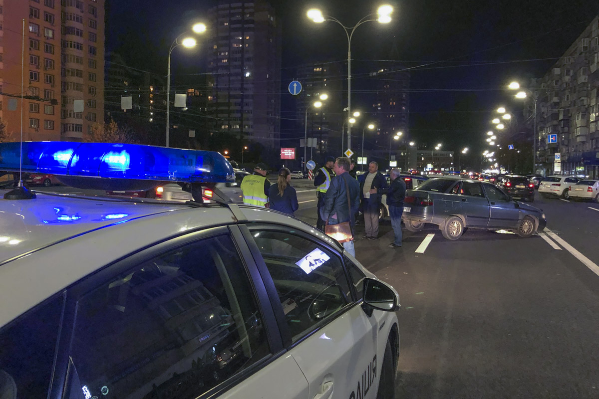 В центре Киева произошло масштабное ДТП В центре Киева произошло масштабное ДТП