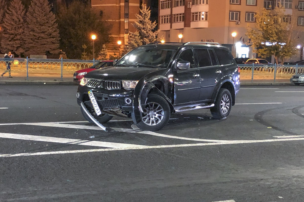 В центре Киева произошло масштабное ДТП В центре Киева произошло масштабное ДТП