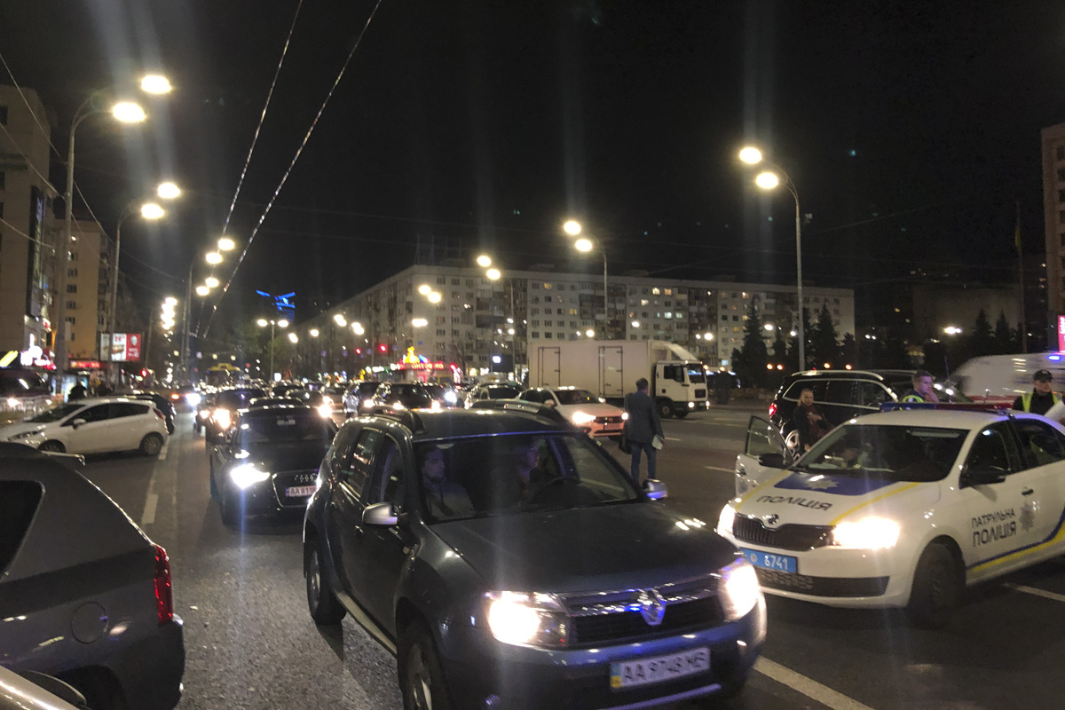 В центре Киева произошло масштабное ДТП В центре Киева произошло масштабное ДТП