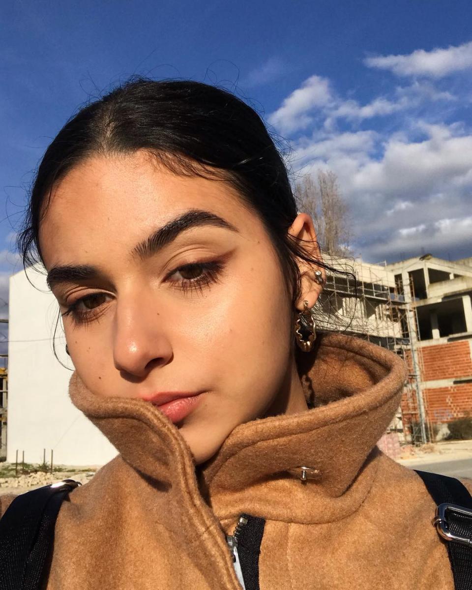 Макияж в школу с дымчатой стрелкой