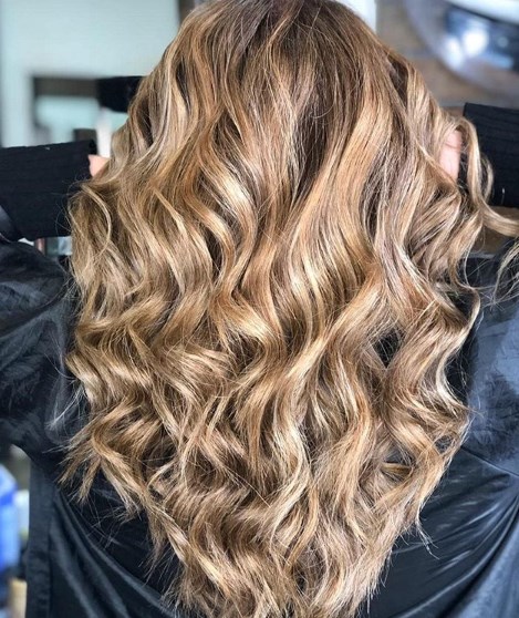 Карамельный блонд - самый модный цвет волос 2019