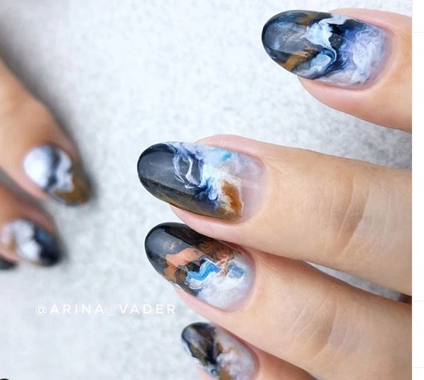 Мраморный маникюр 2019