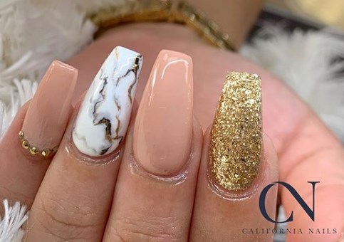 Мраморный маникюр 2019