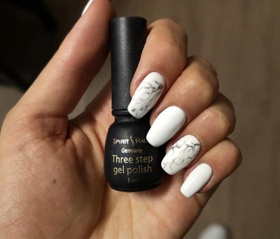 Мраморный маникюр 2019