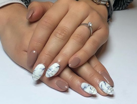 Мраморный маникюр 2019