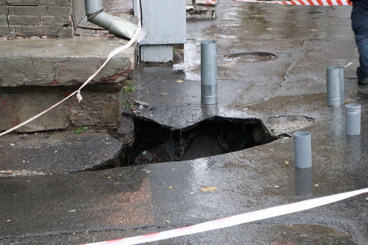 В Днепре треснуло общежитие