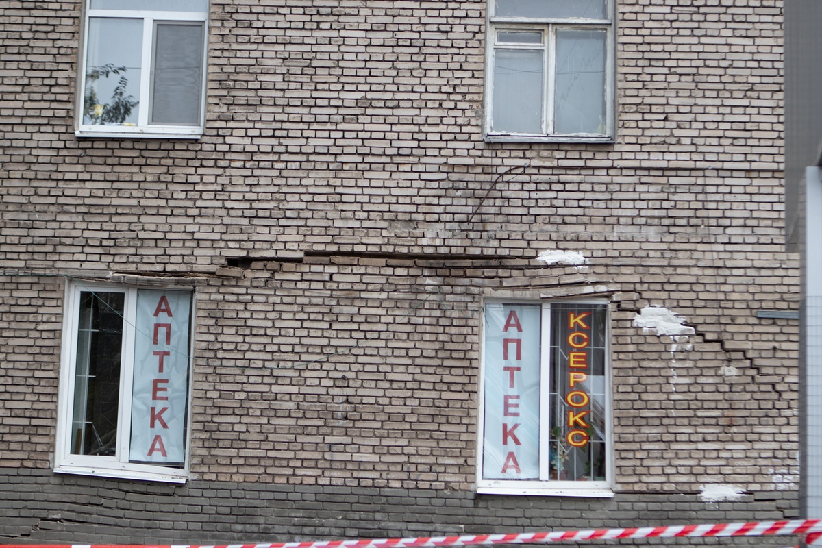 В Днепре треснуло общежитие