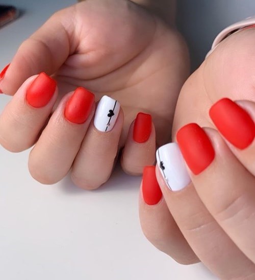 Красный матовый маникюр